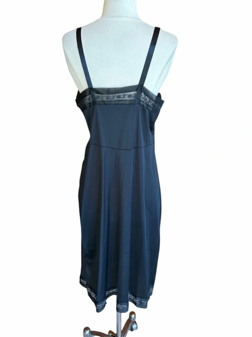 1960s/70s Lorraine Black Nylon Tricot V-Neckline Embroidered Lace Trim Slip - Picture 5 of 7